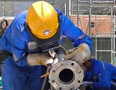 聚合裝置改造現場手拉葫蘆的作用